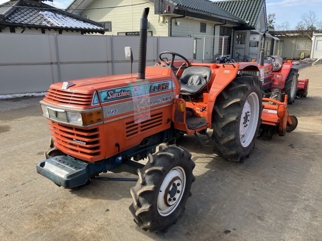 MASSEY FERGUSON TRACTOR - Stock ID AHM00072