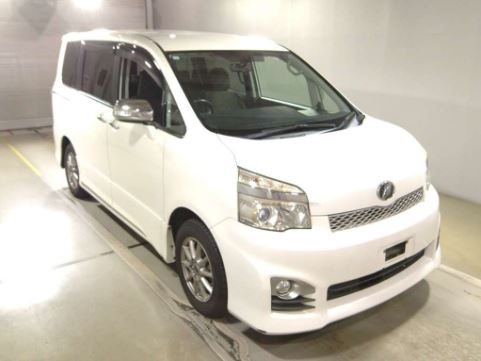TOYOTA VOXY 2013 - Stock ID AT28654